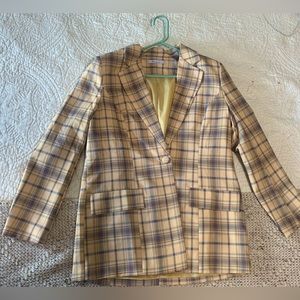 Relaxed fit blazer, perfect for fall! Never worn.